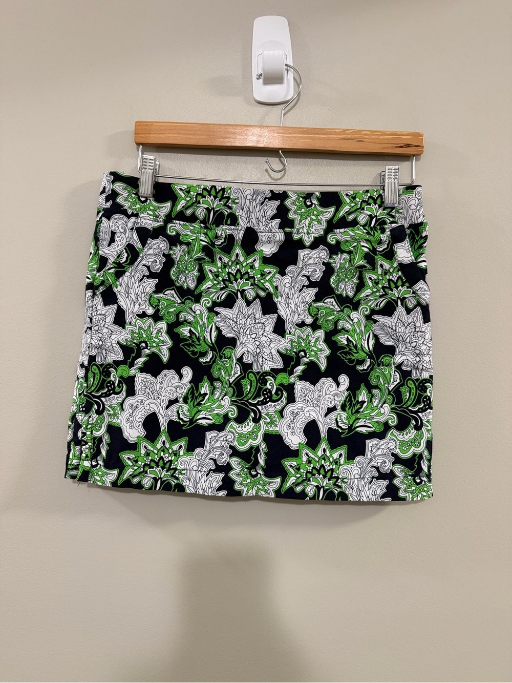 crown & ivy Black Skort with Green and White Floral Print. Pull On size 10